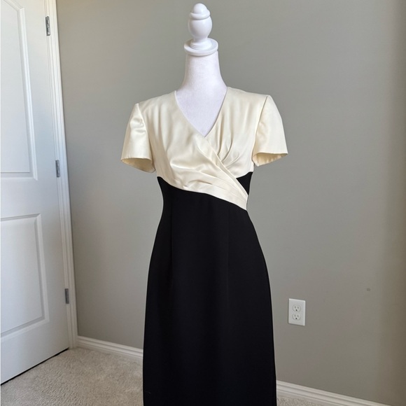 Vintage Elegant Black and Cream Dress 90’s Size 4 - Picture 1 of 11